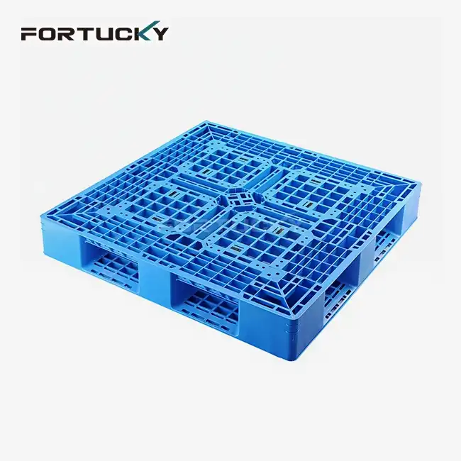 Does the Grid Surface Plastic Pallet have good anti-slip properties?